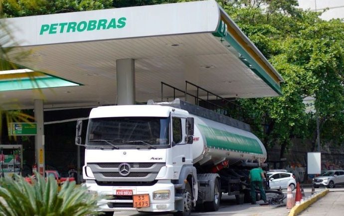 Petrobras Reafirma Política de Preços em Meio à Instabilidade Internacional Petrobras Reafirma Política de Preços em Meio à Instabilidade Internacional