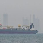 Ataques Iranianos Atingem Petroleiro Kuwaitiano em Dubai: Implicações e Contexto Geopolítico