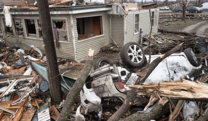 Tempestades Severas em Indiana Resultam em Mortes e Destruição Generalizada