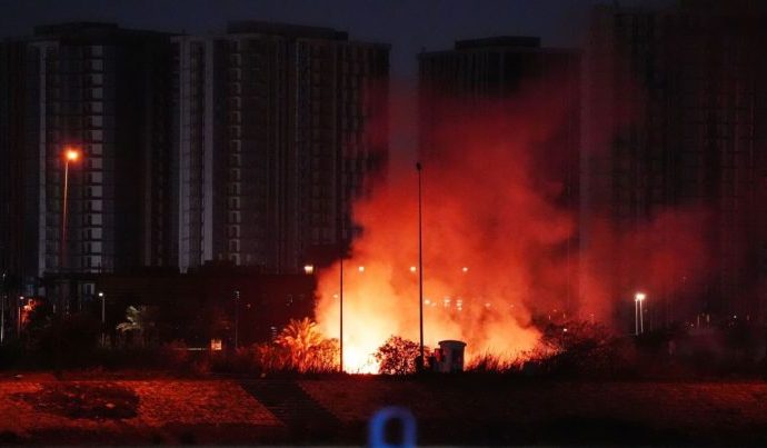 Embaixada dos EUA em Bagdá Atacada em Meio ao Conflito com o Irã Embaixada dos EUA em Bagdá Atacada em Meio ao Conflito com o Irã