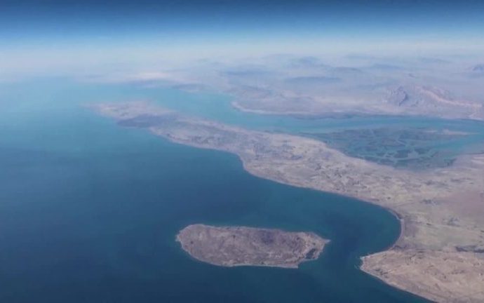 Irã Libera Passagem de Navios Paquistaneses pelo Estreito de Ormuz