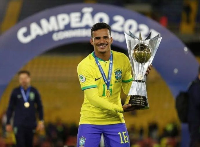 Kaiki Convocado para a Seleção Brasileira Após Lesão de Alex Sandro