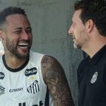 Neymar brilha em jogo-treino e se prepara para retorno ao Santos