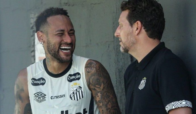 Neymar brilha em jogo-treino e se prepara para retorno ao Santos Neymar brilha em jogo-treino e se prepara para retorno ao Santos