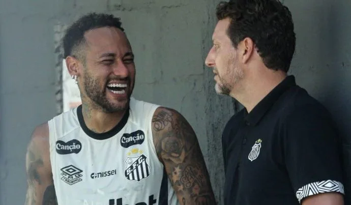 Neymar brilha em jogo-treino e se prepara para retorno ao Santos