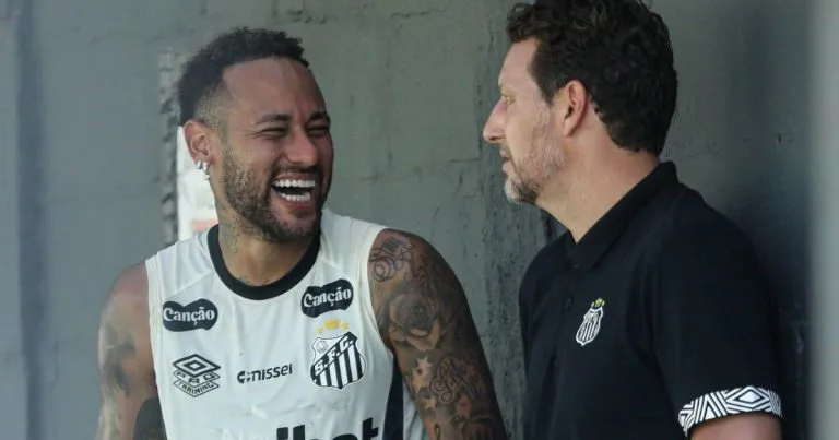 Neymar brilha em jogo-treino e se prepara para retorno ao Santos