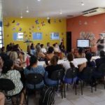 Projeto realiza oficina de máscaras africanas para professores na Biblioteca Municipal