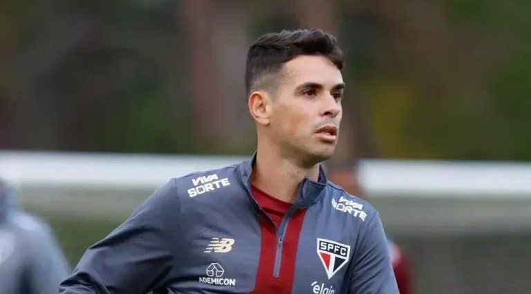 Oscar e São Paulo encerram vínculo após acordo financeiro Oscar e São Paulo encerram vínculo após acordo financeiro