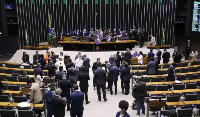 Reações do Funcionalismo Público às Restrição de Penduricalhos no Brasil