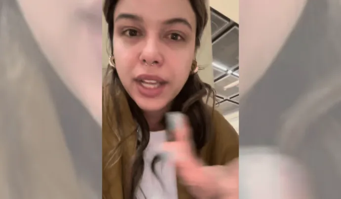 Humorista Brasileira Relata Preconceito em Voo da Lufthansa