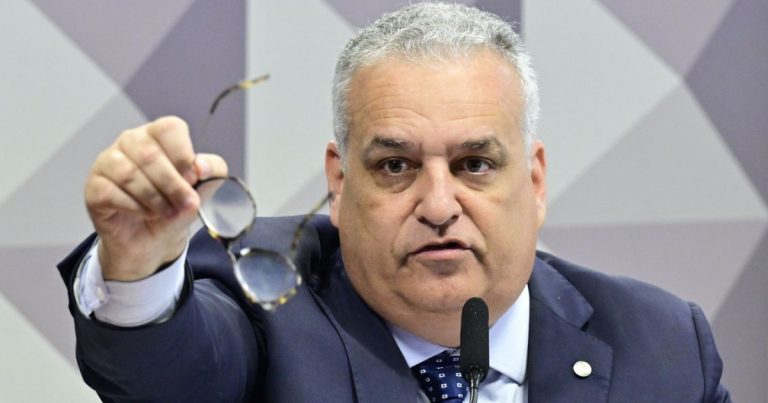 Relator da CPMI do INSS Solicita Indiciamento de Ex-Ministros de Lula e Bolsonaro Relator da CPMI do INSS Solicita Indiciamento de Ex-Ministros de Lula e Bolsonaro