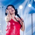 Taylor Swift lança clipe surpresa em homenagem a Elizabeth Taylor