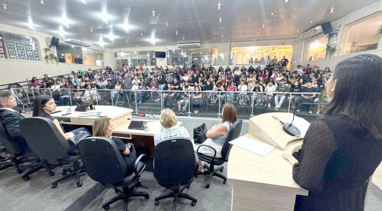 Câmara de Andradina Realiza Debate Sobre Violência Contra a Mulher com Mobilização da Sociedade Câmara de Andradina Realiza Debate Sobre Violência Contra a Mulher com Mobilização da Sociedade