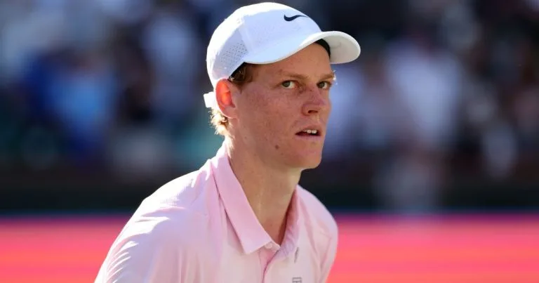 Jannik Sinner se desculpa após incidente no Miami Open