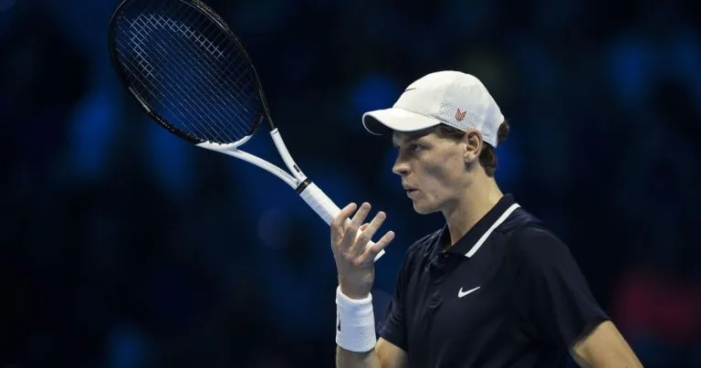 Interrupção na Final do Miami Open: Sinner e Lehecka Aguardam Retorno da Partida Interrupção na Final do Miami Open: Sinner e Lehecka Aguardam Retorno da Partida