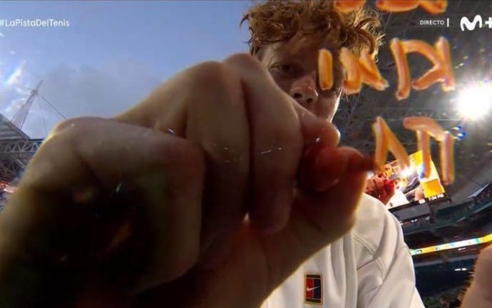 Sinner Celebra Título em Miami com Homenagem a Ícones do Esporte Sinner Celebra Título em Miami com Homenagem a Ícones do Esporte