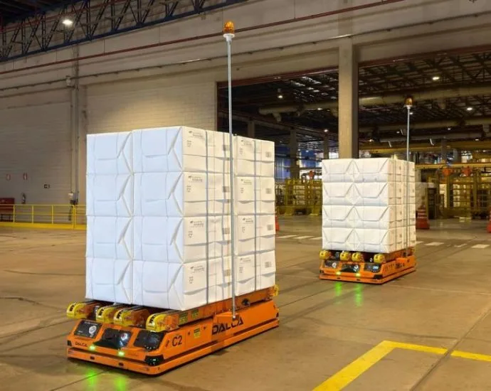 Suzano Inova com Robôs Autônomos para Movimentação de Celulose em Ribas do Rio Pardo (MS) Suzano Inova com Robôs Autônomos para Movimentação de Celulose em Ribas do Rio Pardo (MS)