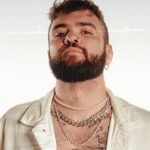 Tiago Santineli: O Humorista que Provoca Polêmica e Reflexão