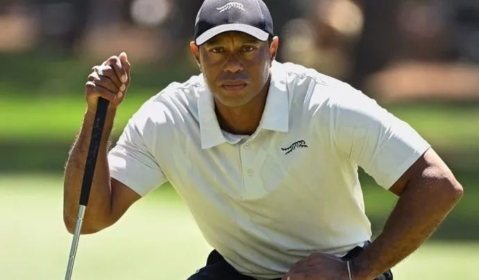 Tiger Woods Libera-se Após Acidente de Carro e Suspeita de Uso de Substâncias