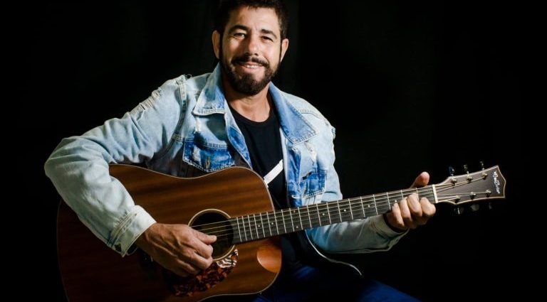 Tim Serion: A Música que Une Gerações e Histórias Tim Serion: A Música que Une Gerações e Histórias