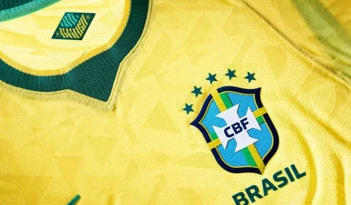 A Designer por Trás do Controverso Uniforme da Seleção Brasileira
