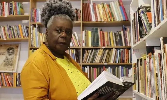 Celebrando o Dia da Mulher: 5 Livros Imperdíveis Escritos por Autoras