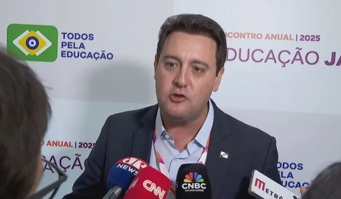 Ratinho Júnior encerra mandato no Paraná e se retira da corrida presidencial