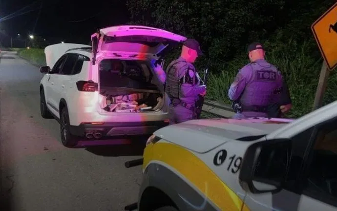 Policial Rodoviário é Detido com 129 iPhones Avaliados em R$ 1,5 Milhão na Rodovia Régis Bittencourt Policial Rodoviário é Detido com 129 iPhones Avaliados em R$ 1,5 Milhão na Rodovia Régis Bittencourt
