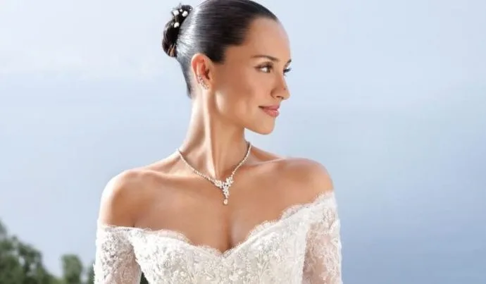 Os Detalhes do Vestido de Noiva de Alexandra Leclerc: Um Olhar Aprofundado