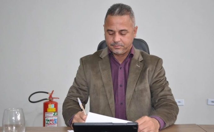 PROIBIDO ESTACIONAR: SINALIZAÇÃO ESCOLAR EM CASTILHO PROIBIDO ESTACIONAR: SINALIZAÇÃO ESCOLAR EM CASTILHO