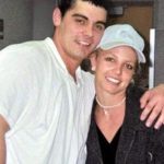 Ex-marido de Britney Spears se pronuncia sobre prisão da cantora: ‘Merece justiça’