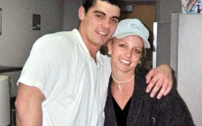 Ex-marido de Britney Spears se pronuncia sobre prisão da cantora: ‘Merece justiça’ Ex-marido de Britney Spears se pronuncia sobre prisão da cantora: ‘Merece justiça’