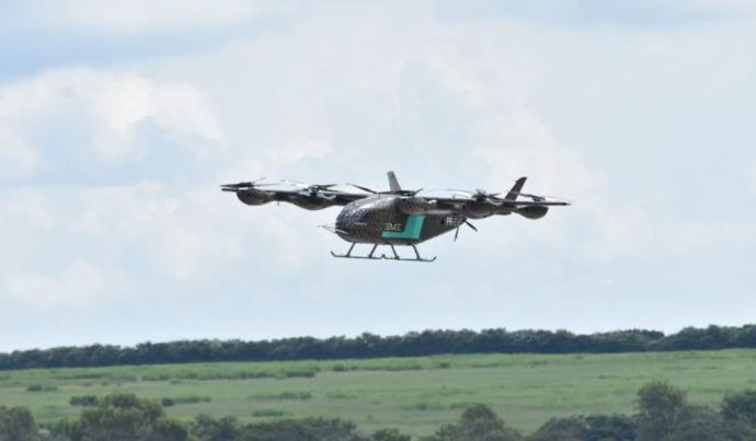 Embraer Demonstra Carro Voador em Evento Histórico no Interior de SP Embraer Demonstra Carro Voador em Evento Histórico no Interior de SP