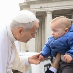 Reflexões do Papa sobre a Natureza da Igreja: Humana e Divina