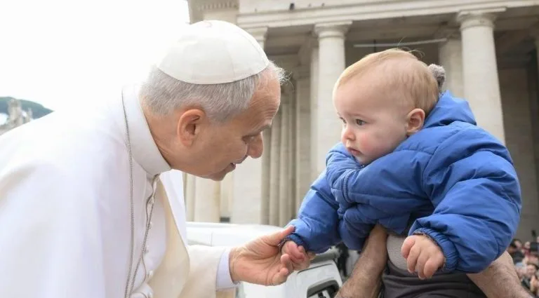 Reflexões do Papa sobre a Natureza da Igreja: Humana e Divina