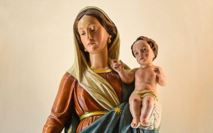 Reflexões sobre a Quaresma: A Virgem Maria como Modelo de Simplicidade e Fé