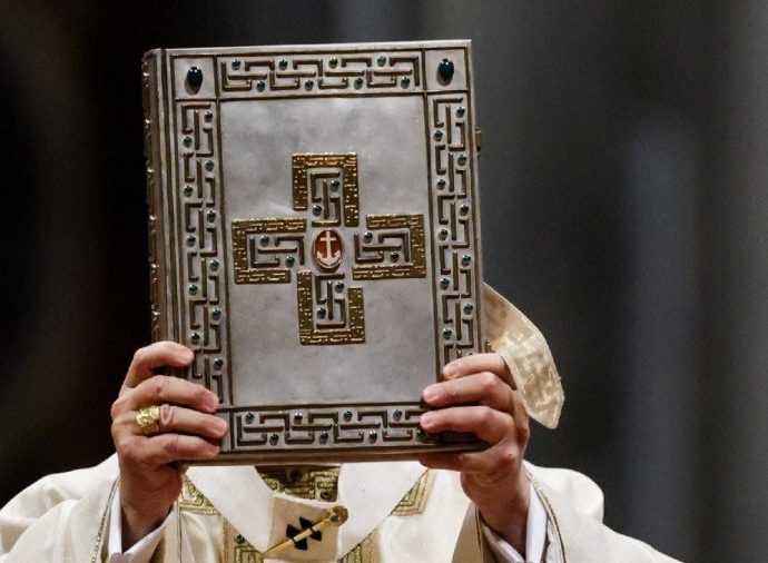 O Papel do Magistério da Igreja na Interpretação da Escritura e da Tradição