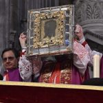 A Exposição do Véu de Verônica na Basílica de São Pedro: Um Chamado à Compaixão