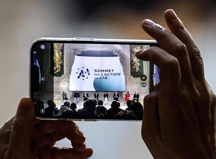 Santa Sé Defende Educação Digital para Combater Preconceitos Raciais na IA