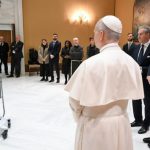 Papa Francisco Recebe Delegação do Hospital Mundial das Crianças e Recebe Equipamento de Telemedicina
