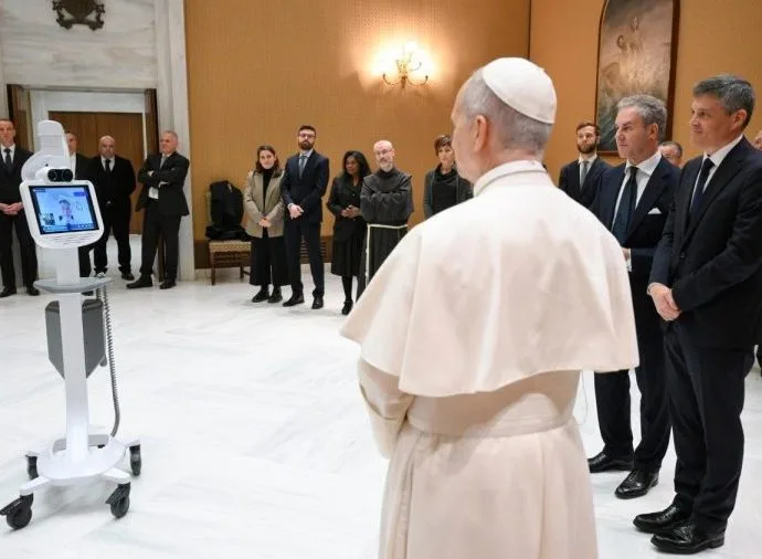 Papa Francisco Recebe Delegação do Hospital Mundial das Crianças e Recebe Equipamento de Telemedicina