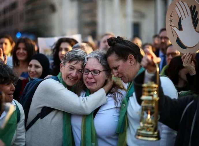 Mães Palestinas e Israelenses Marcham pela Paz em Roma
