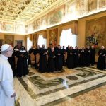 Leão XIV Apela para Monasticismo como Escola de Serviço em Tempos de Individualismo