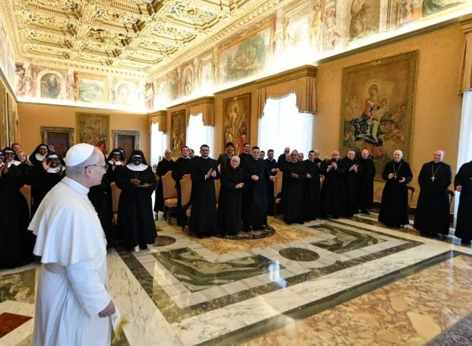 Leão XIV Apela para Monasticismo como Escola de Serviço em Tempos de Individualismo