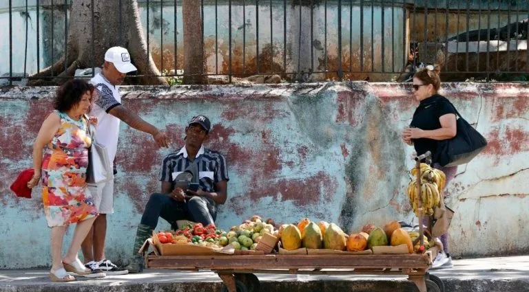 Bispo de Palm Beach Alerta sobre Crise Humanitária em Cuba