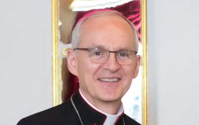 Rajič é Nomeado Novo Prefeito da Casa Pontifícia com Gratidão ao Papa