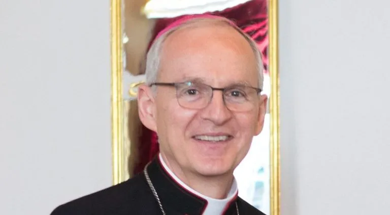 Rajič é Nomeado Novo Prefeito da Casa Pontifícia com Gratidão ao Papa