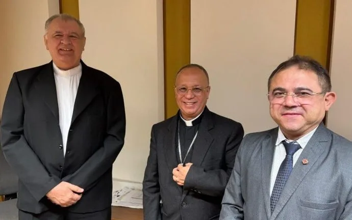 Dom Vasconcelos, Bispo de Sobral, Realiza Visita à Rádio Vaticano