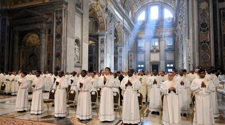 Papa realizará ordenação de novos sacerdotes na Diocese de Roma