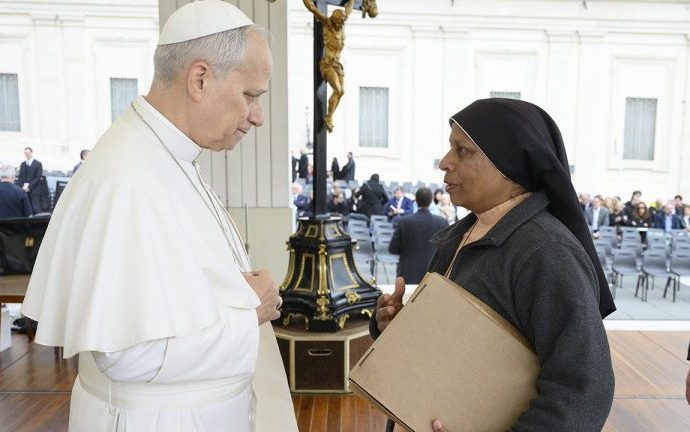 Compromisso Missionário de Irmã Surabhila: Uma Mensagem ao Papa na Audiência Geral